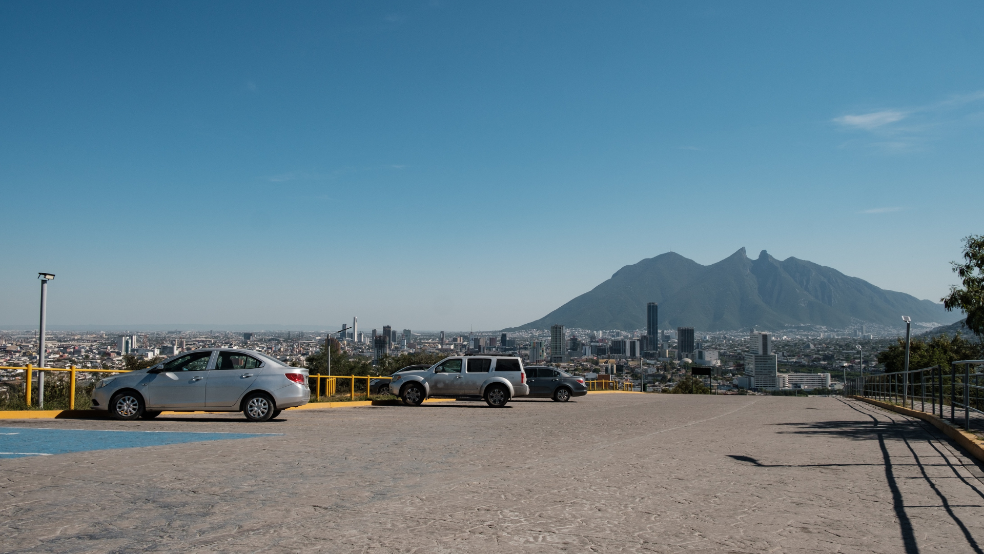 Asta Bandera-Obispado