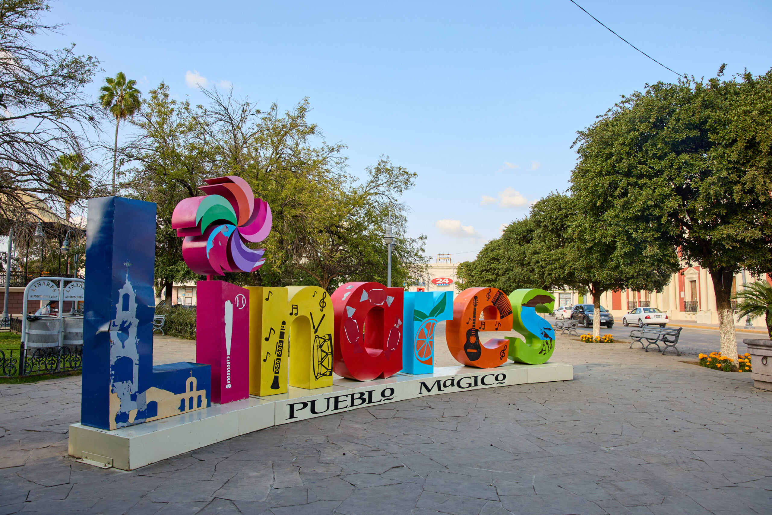 Plaza principal-Linares