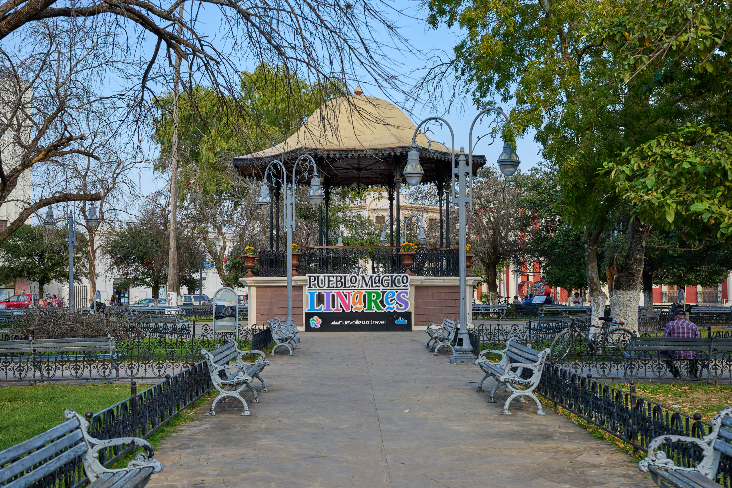 Plaza principal-Linares
